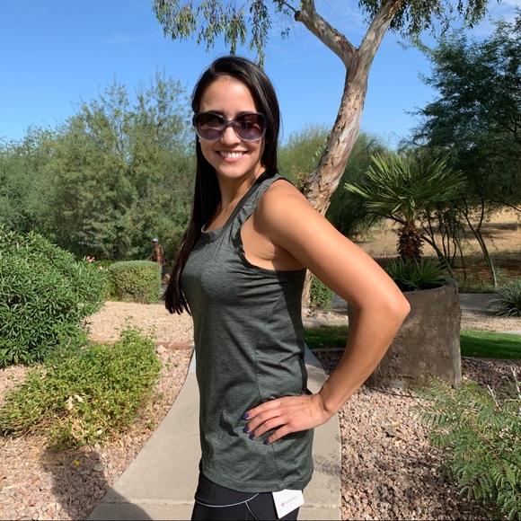 Last Chance Mizuno Women’s Alpha Tank - Picture 7 of 9